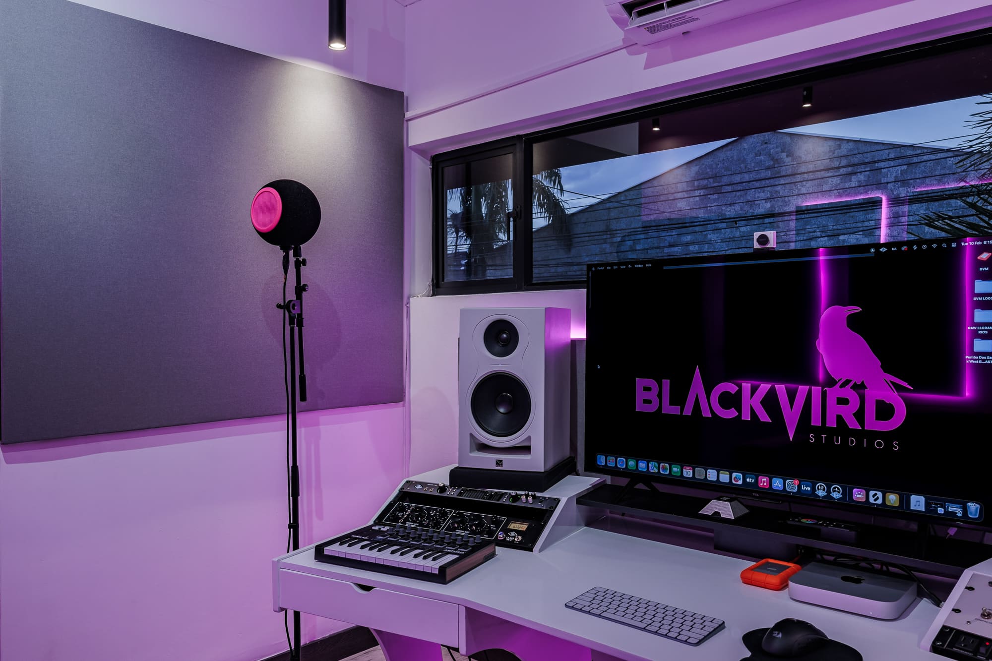 Blackbird Studio 4